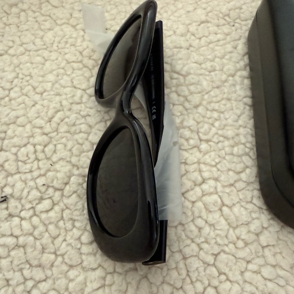 Coach C Hardware Round Sunglasses - Picture 2 of 4
